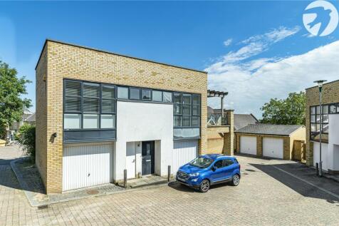 2 bedroom detached house for sale