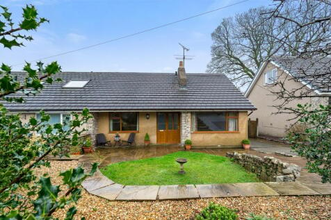 3 bedroom semi-detached bungalow for sale