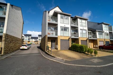 4 bedroom town house for sale