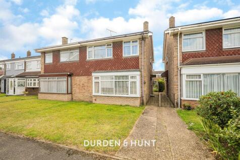Cormorant Walk, Hornchurch, RM12 4 bed semi