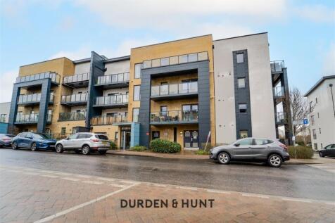 Firwood Lane, Harold Wood, RM3 2 bed apartment for sale