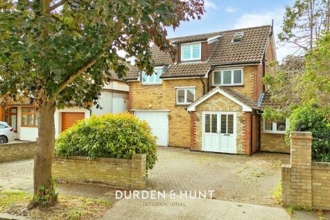 Nelmes Crescent, Emerson Park, RM11 6 bed detached house for sale