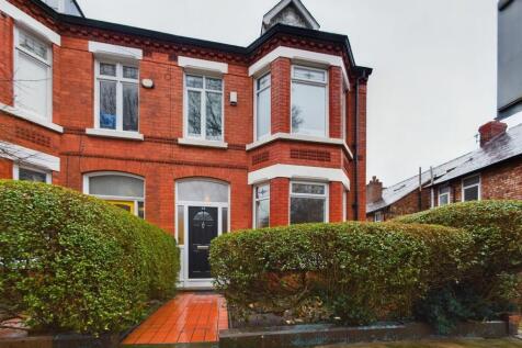 4 bedroom terraced house for sale