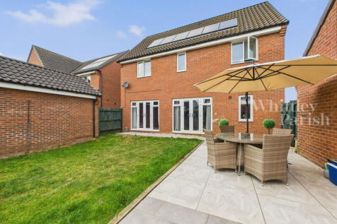 London Road, Attleborough NR17 4 bed detached house for sale