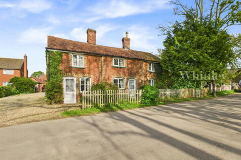 The Green, Attleborough NR17 4 bed cottage for sale