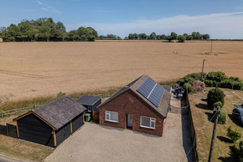 The Turnpike, Norwich NR16 3 bed detached bungalow for sale