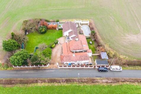 6 bedroom detached house for sale