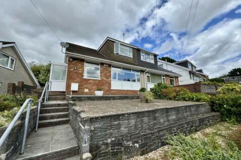 3 bedroom semi-detached bungalow for sale