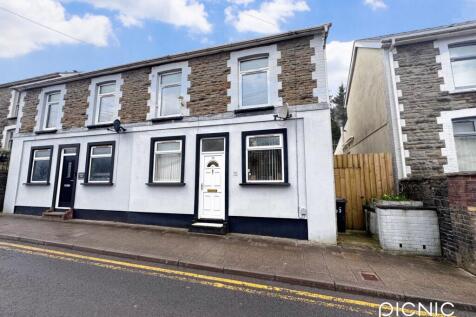 4 bedroom semi-detached house for sale