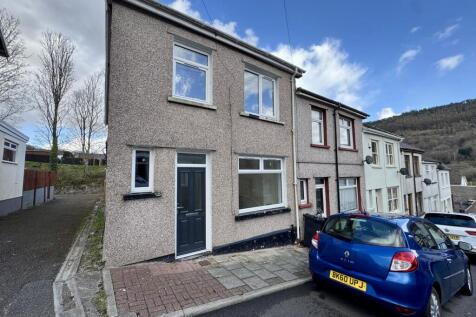 Aberfan, Merthyr Tydfil CF48 4 bed end of terrace house for sale