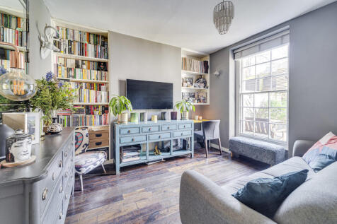 North Gower Street, Euston, London, NW1 2 bed ground floor maisonette for sale