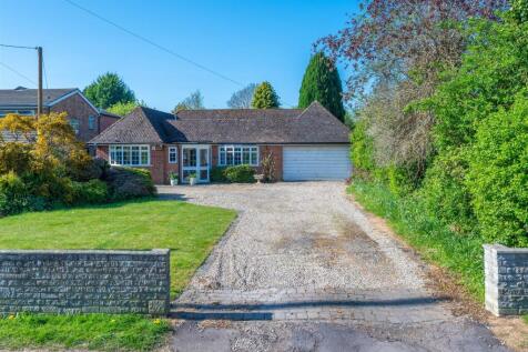Aston Cantlow Road... 3 bed detached bungalow for sale