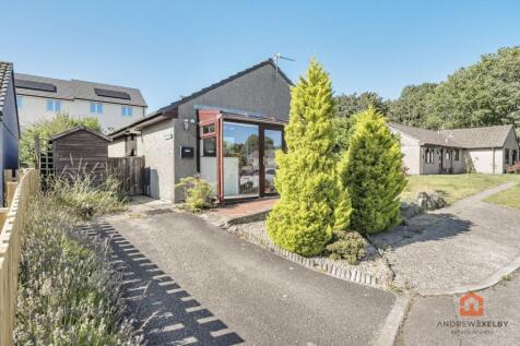 Barnfield Gardens, Penzance TR18 2 bed semi