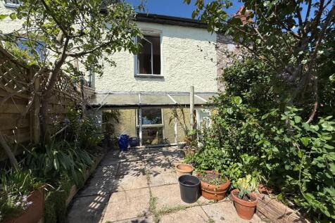 West Street, Watchet TA23 2 bed terraced house for sale