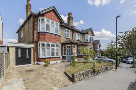4 bedroom semi-detached house for sale