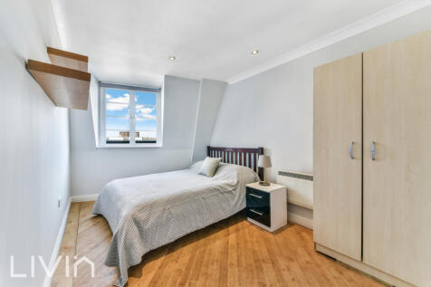 45 Streatham Hill, London SW2 2 bed flat for sale