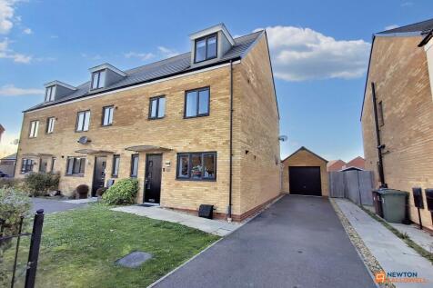 Westbury Drive, Hampton Gardens... 4 bed end of terrace house for sale