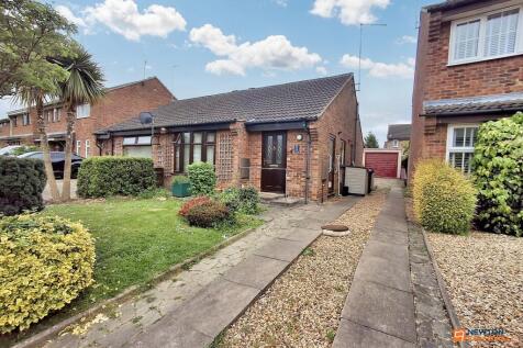 2 bedroom semi-detached bungalow for sale