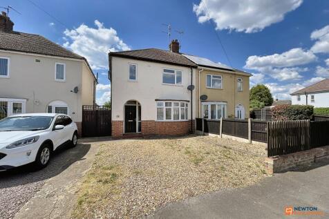St George Avenue, Stanground... 3 bed semi