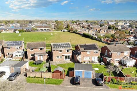 Spinney Walk, Longthorpe... 4 bed detached house for sale