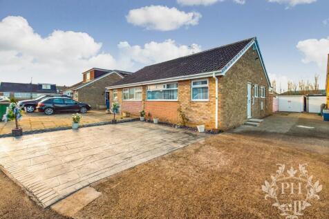 2 bedroom semi-detached bungalow for sale