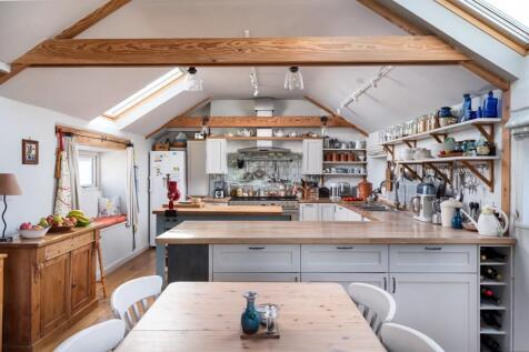 4 bedroom semi-detached house for sale