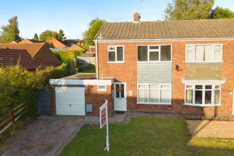 3 bedroom semi-detached house for sale