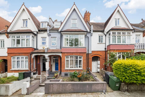 Broxholm Road, London, SE27 3 bed apartment for sale