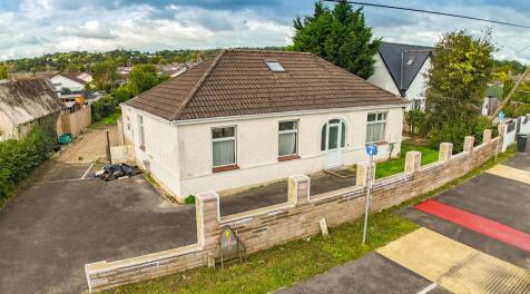 4 bedroom detached bungalow for sale