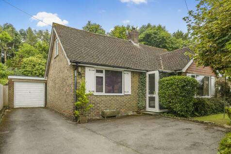 2 bedroom detached bungalow for sale