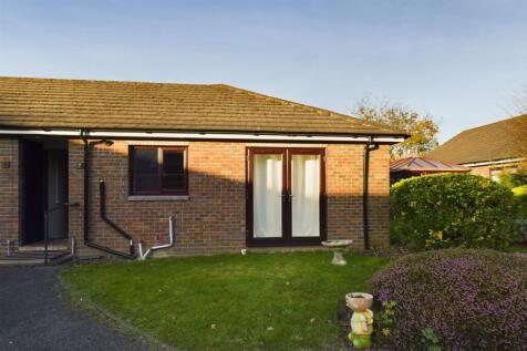 Wakeford Court, Tadley, RG26 1 bed bungalow for sale