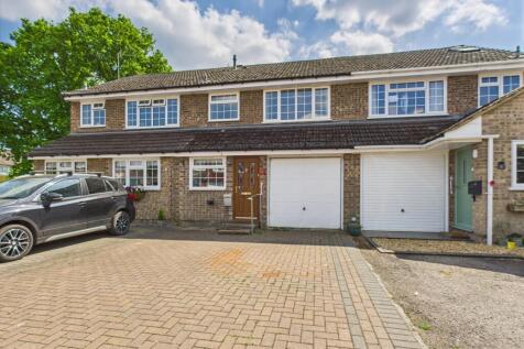 Jubilee Close, Pamber Heath, RG26 3 bed terraced house for sale