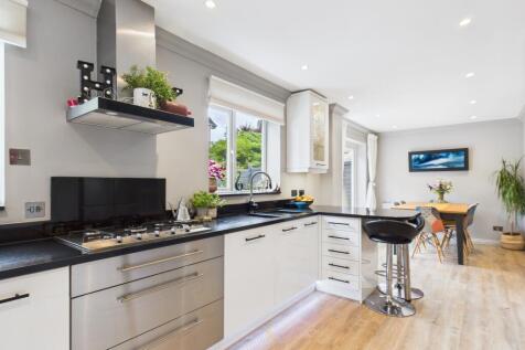 Mallard Way, Aldermaston, RG7 4 bed detached house for sale