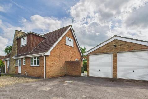 Main Road, Tadley, RG26 3 bed detached house for sale