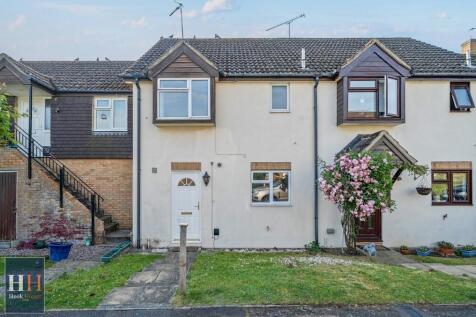 Middle Mead, Hook RG27 3 bed terraced house for sale