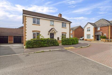 Watts Drive, Shifnal TF11 4 bed detached house for sale