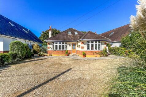 The Grove, Christchurch, Dorset, BH23 2 bed bungalow for sale