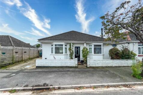 Stroud Park Avenue, Christchurch... 3 bed bungalow for sale