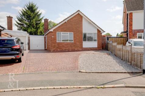 Lansdowne Crescent, Two Gates, Tamworth 2 bed detached bungalow for sale