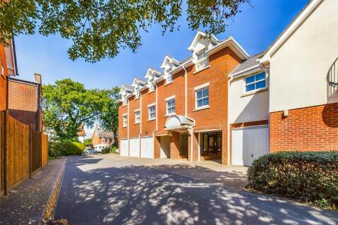 Lymington Road, Highcliffe... 2 bed apartment for sale