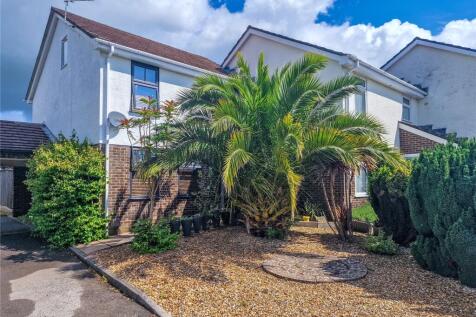 4 bedroom end of terrace house for sale