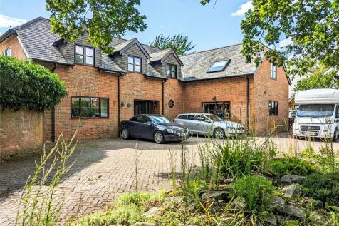 6 bedroom detached house for sale