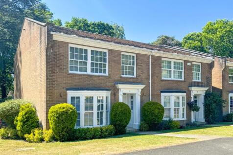 Cranwell Close, Bransgore... 3 bed semi