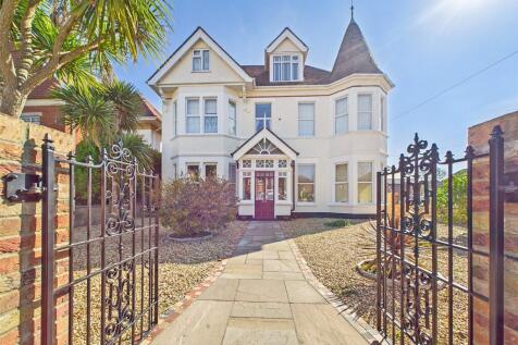 Grand Avenue, Bournemouth, Dorset, BH6 2 bed apartment for sale