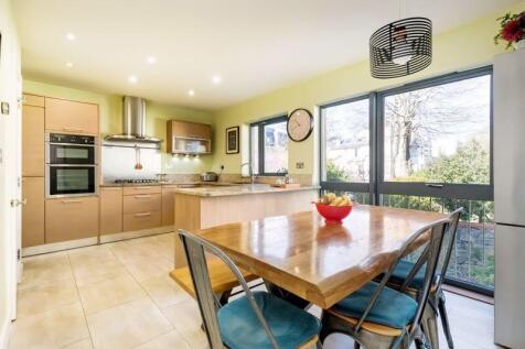 4 bedroom town house for sale