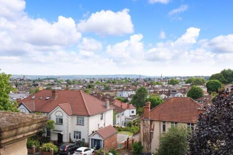 3 bedroom flat for sale