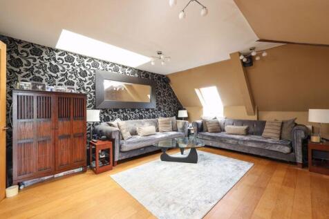 3 bedroom flat for sale