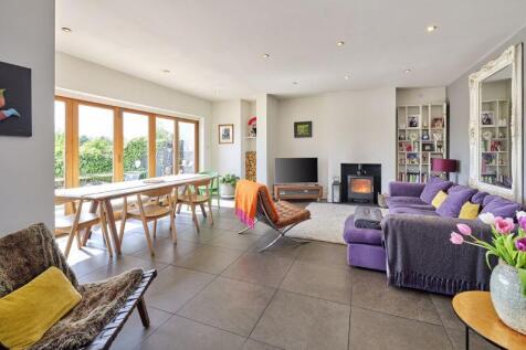 4 bedroom semi-detached house for sale