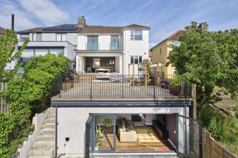 4 bedroom semi-detached house for sale