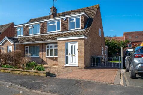 3 bedroom semi-detached house for sale